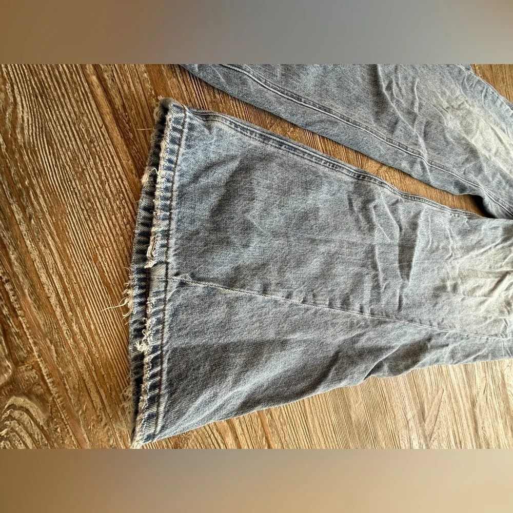 Pistola Blue Denim wide leg distressed Jeans 31